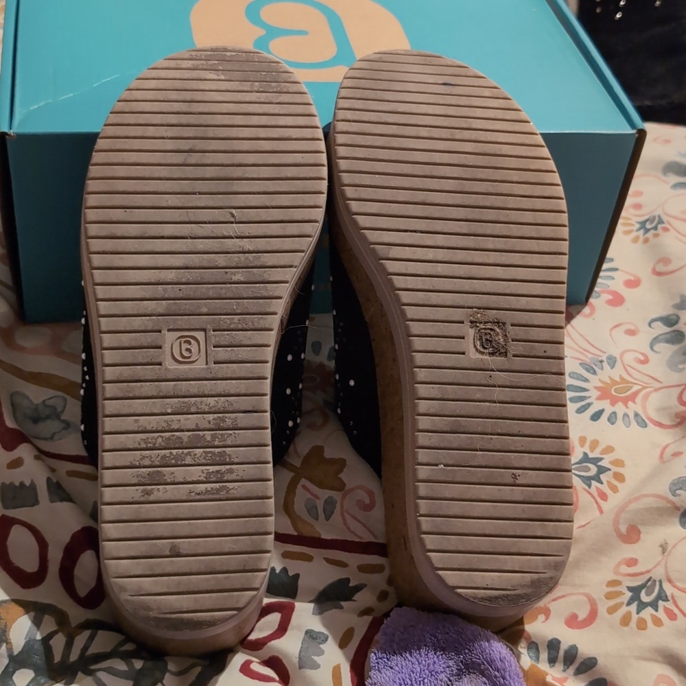 Bzees Black Sandals, 9M - Picture 7 of 13